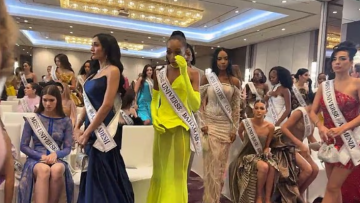 Επεισόδιο σε εκδήλωση για τη Miss Universe: Η νικήτρια του 2024 έφυγε οργισμένη όταν ο πρόεδρος των καλλιστείων διέσυρε δημόσια τη Μις Μεξικό