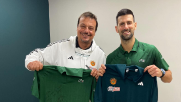 Με μπλούζα του Παναθηναϊκού ο Τζόκοβιτς - «Ήταν τιμή μου να τον φιλοξενήσω στο σπίτι των πρωταθλητών» έγραψε ο Αταμάν μετά τη συνάντησή τους 