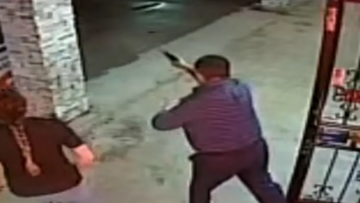 Καλιφόρνια: Μάχη σε ληστεία κοσμηματοπωλείου - Ο ιδιοκτήτης τράβηξε όπλο και πυροβόλησε τους πέντε μασκοφόρους - Δείτε βίντεο