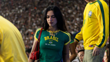 Ντούα Λίπα: Με μπλουζάκι της Εθνικής Βραζιλίας στο Μαρακανά για το Φλαμένγκο-Φλουμινένσε - Βίντεο