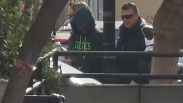 Στα δικαστήρια με κουκούλα ο 29χρονος που σκότωσε σε τροχαίο τον 24χρονο Σωτήρη στη Λούτσα, δείτε βίντεο