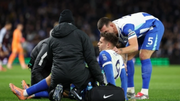 Μένει για μήνες εκτός λόγω τραυματισμού ο Τζίμας, οι ευχές στον νεαρό άσο της Μπράιτον από τους παίκτες του ΠΑΟΚ 