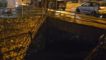 Δήμαρχος Χαλανδρίου: Ανίκητη η βλακεία των Αθηνέζων που πάρκαραν πάνω σε γέφυρα