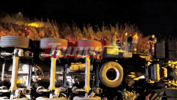 Νεκρός ο οδηγός νταλίκας που ανετράπη στην Άρτα, βίντεο