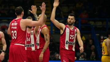 «Διαστημικός» ο Ολυμπιακός κέρδισε 105-62 εκτός έδρας το Περιστέρι, βίντεο 