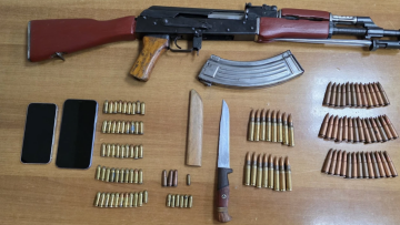 Καταγγελία μητέρας ανήλικης οδήγησε στον εντοπισμό Καλάσνικοφ στην Κρήτη, πώς έφτασαν οι αστυνομικοί στα ίχνη 28χρονου