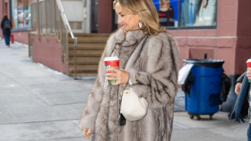 H Kέιτ Χάντσον επαναφέρει το mob wife trend
