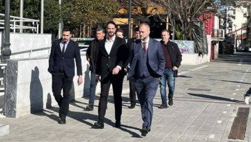 Στα δικαστήρια της Τρίπολης ο Άρης Μουγκοπέτρος για τη μήνυση από τη σύζυγό του που κατήγγειλε ενδοοικογενειακή απειλή