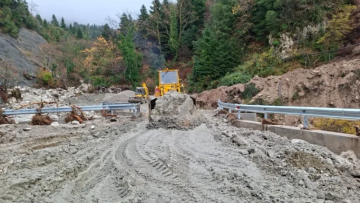 Μήνυμα του 112 για κίνδυνο κατολισθήσεων στην Ήπειρο: Ακυρώθηκε πτήση Αθήνα - Ιωάννινα λόγω κακοκαιρίας