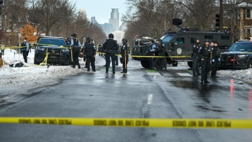 Συγκρούσεις διαδηλωτών - Αστυνομίας στη Μινεάπολη μετά τον θανάσιμο πυροβολισμό 37χρονης από πράκτορα της ICE