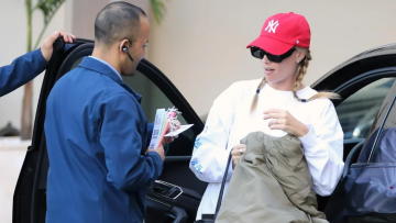 Η Μάργκοτ Ρόμπι δοκίμασε την τάση των ballet sneakers
