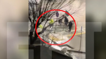 Θεσσαλονίκη: Η στιγμή που έσπασε αγωγός της ΕΥΑΘ και τραυμάτισε 4 εργάτες, τον έναν τον πέταξε στον αέρα