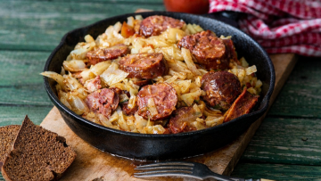 Ο χειμώνας θέλει λουκάνικα και λάχανα: Ένα πλήρες μενού για όλο το Σαββατοκύριακο