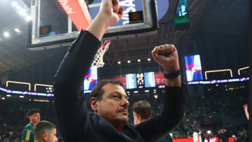 Εργκίν Αταμάν: Αποθεώθηκε από τον κόσμο του Παναθηναϊκού και ύψωσε τις γροθιές ο Τούρκος, βίντεο 