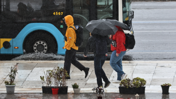 Καιρός: Η ομπρέλα απαραίτητη όλη την εβδομάδα, βροχές και στην Αττική 