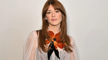 H βραδινή εμφάνιση της Ντέιζι Έντγκαρ-Τζόουνς με Valentino
