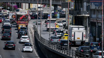 Κίνηση στους δρόμους: Μποτιλιάρισμα στη λεωφόρο Αθηνών και στην άνοδο του Κηφισού -  Κλειστή από Ασπρόπυργο μέχρι Φυλή προς Αεροδρόμιο η Αττική Οδός