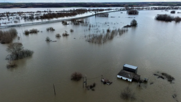 Στο «κόκκινο» παραμένει ο Έβρος, τη συνδρομή του στρατού για το ανάχωμα στο Τυχερό ζητά το Σουφλί, φόβοι για απώλεια 40.000 στρεμμάτων