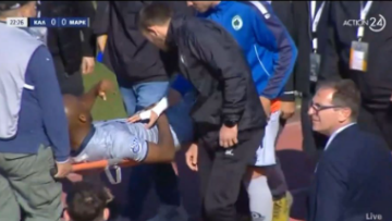 Καλαμάτα - Μαρκό: Έφυγε με ασθενοφόρο από το γήπεδο ο Σεμπά, βίντεο 