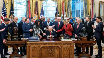 Πάστορες προσευχήθηκαν με τον Τραμπ για την επιτυχία της Αμερικής στον πόλεμο με το Ιράν, δείτε βίντεο