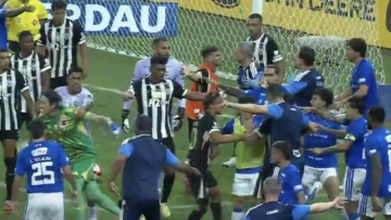 Βραζιλία: Χάος στο Κρουζέιρο - Ατλέτικο Μινέιρο με ξύλο και 23 αποβολές, δείτε βίντεο
