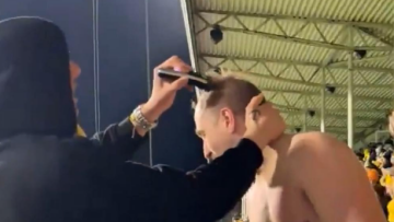 Οπαδός της Μπόντο Γκλιμτ κουρεύτηκε στο γήπεδο μετά την 5η σερί νίκη της ομάδας του στο Champions League, βίντεο 