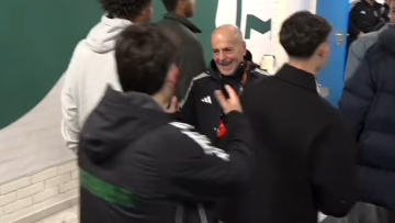 Η αγκαλιά του Γιάννη Αλαφούζου στον Ταμπόρδα μετά το γκολ του κόντρα στη Μπέτις, βίντεο 