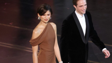 H Zendaya έκανε μια εμφάνιση-έκπληξη στα Όσκαρ 2026 με Louis Vuitton
