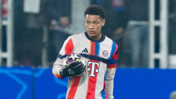 Η Μπάγερν κινδυνεύει να μείνει χωρίς τερματοφύλακα, αν ο 16χρονος Πρέσκοτ δεν πάρει άδεια για να... εργαστεί μετά τις 23:00