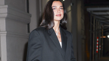 Η Ντούα Λίπα φόρεσε το πρώτο λευκό φόρεμα της σεζόν
