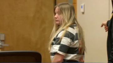 ΗΠΑ: Παντρεμένη καθηγήτρια ομολόγησε ότι έκανε σεξ με 16χρονο σε ντουλάπα σχολικής αίθουσας και μέσα σε θάμνους
