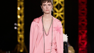 Η κομψή σιλουέτα φορέματος που θα κυριαρχήσει αυτή τη σεζόν
