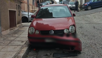 Αυτοκίνητο με 47χρονη υπό την επήρεια αλκοόλ και χωρίς δίπλωμα προκάλεσε καραμπόλα με τρία ΙΧ και μια μηχανή στο Παγκράτι