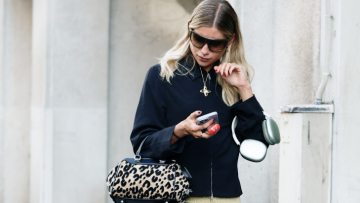 Τέσσερα στυλ φλατ παπουτσιών για να φορέσετε με τα midi φορέματα της άνοιξης
