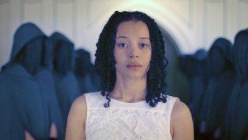 Τρεις νέες σειρές που θα σας κάνουν παρέα στις διακοπές του Πάσχα