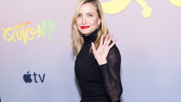 Η θεωρία της απρόσμενης κόκκινης πινελιάς είναι το αγαπημένο styling trick της Κάμερον Ντίαζ