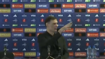 Ολυμπιακός: Μόνο ένας δημοσιογράφος πήγε στη συνέντευξη Τύπου του Μπαρτζώκα μετά το παιχνίδι με τη Χάποελ, βίντεο 