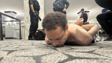 Αυτόπτης μάρτυρας λέει ότι ο ένοπλος άνδρας είχε περάσει την ασφάλεια όταν σημειώθηκαν οι πυροβολισμοί