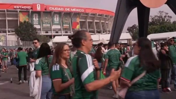 Αδημονούν στο Μεξικό για την πρεμιέρα του Μουντιάλ: Οπαδοί μαζεύτηκαν πολλές ώρες πριν το ματς με τη Νότια Αφρική έξω από το «Αζτέκα», βίντεο 