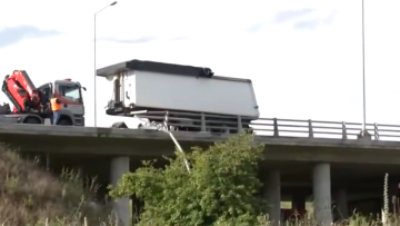 Ανετράπη νταλίκα στην Εγνατία Οδό στο ύψος των διοδίων Δροσοχωρίου