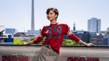 H Zendaya με εντυπωσιακό sporty look από την Coach
