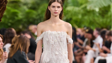 Μήπως ο Dior έδωσε μια πρώτη γεύση από το νυφικό της Tέιλορ Σουίφτ;