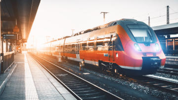 Hellenic Train: Διακοπή της σιδηροδρομικής κυκλοφορίας και της ηλεκτροδότησης στο τμήμα μεταξύ Θεσσαλονίκης και Λιτοχώρου λόγω πυρκαγιάς