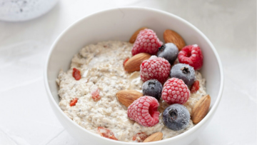 Custard Oats: Το νέο viral πρωινό που μοιάζει με επιδόρπιο αλλά είναι γεμάτο πρωτεΐνη
