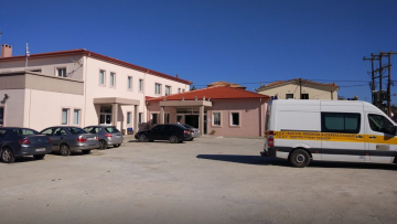 39χρονη Βρετανίδα στη Σκιάθο ήπιε με την 15χρονη κόρη της, μέθυσε και προκάλεσε επεισόδιο στο ξενοδοχείο και το κέντρο υγείας