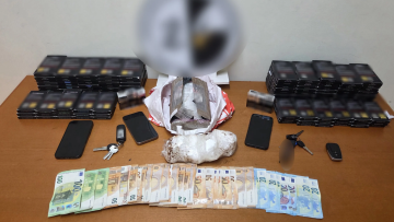 Έπιασαν ζευγάρι που είχε 1,7 κιλά κοκαΐνης και ενέσεις με αναβολικά στο Ηράκλειο, τους συνέλαβαν τη στιγμή που τα έδιναν σε 32χρονο