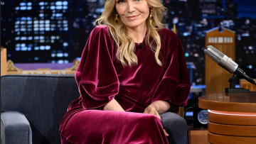 H Michelle Pfeiffer φόρεσε το ν. 1 χρώμα του φετινού φθινοπώρου 