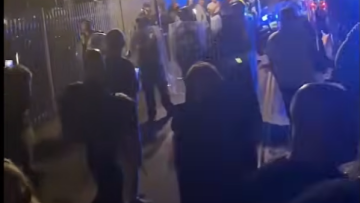Νέα ένταση στη Βρετανία για το μεταναστευτικό: Μετά το Ντόβερ, διαδηλωτές έστησαν μπλόκο και στο Πόρτσμουθ