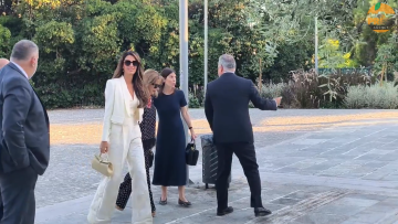 Η Αμάλ Κλούνεϊ στο Ολυμπιείο: Οι αφίξεις των υψηλών προσκεκλημένων, δείτε βίντεο