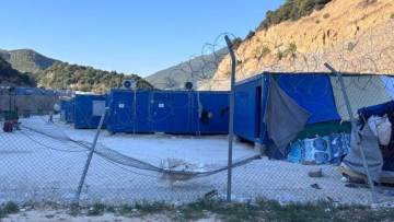 Νέα σοβαρά επεισόδια στη δομή μεταναστών στις Σέρρες: Έκοψαν καλώδιο, βύθισαν τον χώρο στο σκοτάδι και επιχείρησαν να αποδράσουν 